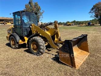 CAT 906 M
