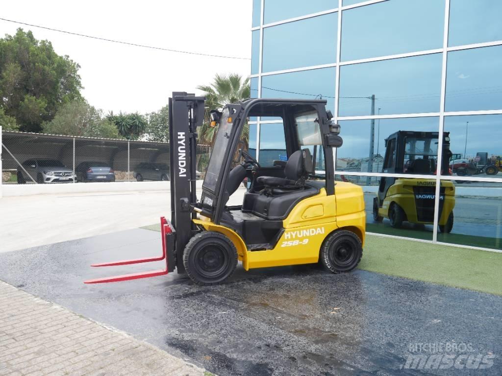 Hyundai 25 D-9 ディーゼル・軽油