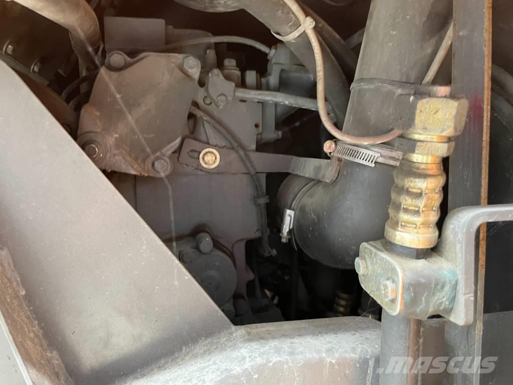 ABG TITAN 2820 アスファルトフィニッシャ