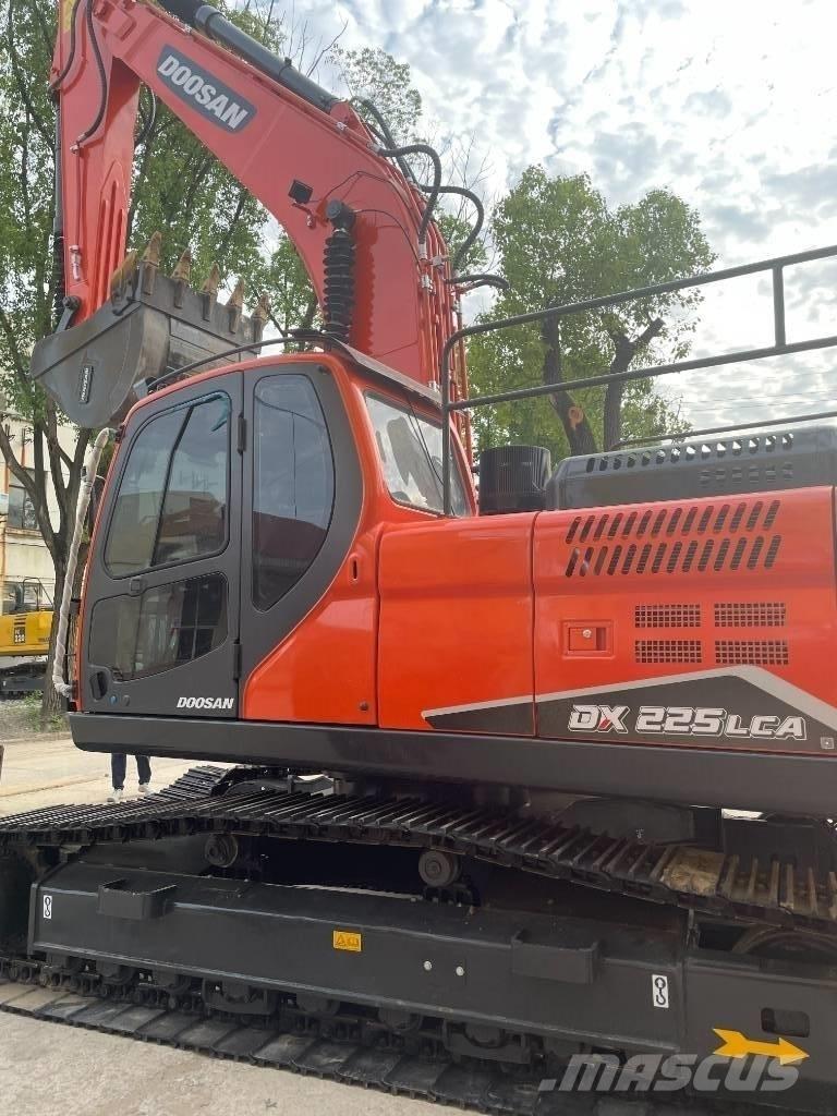 Doosan DX 225 中型油圧ショベル 7ｔ-12ｔ（ユンボ・パワーショベル・バックホー）