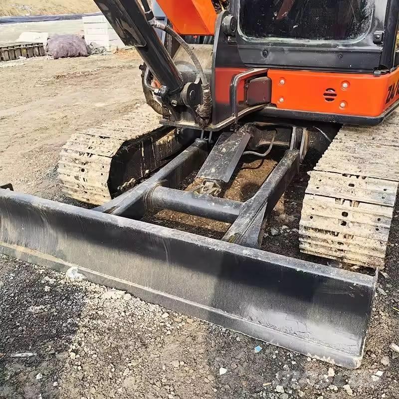 Hitachi ZX 55 ミニ油圧ショベル 7t以下（ミニユンボ・ミニディガー）