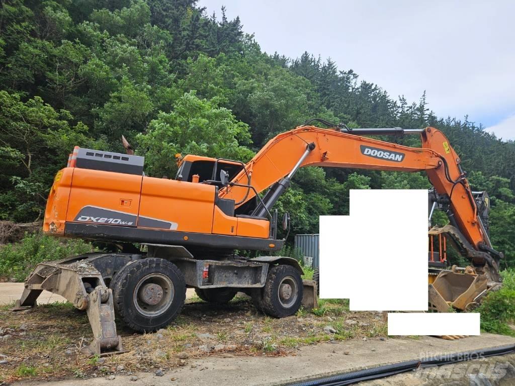 Doosan DX 210 W ホイール式油圧ショベル（パワーショベル・ユンボ・バックホー）