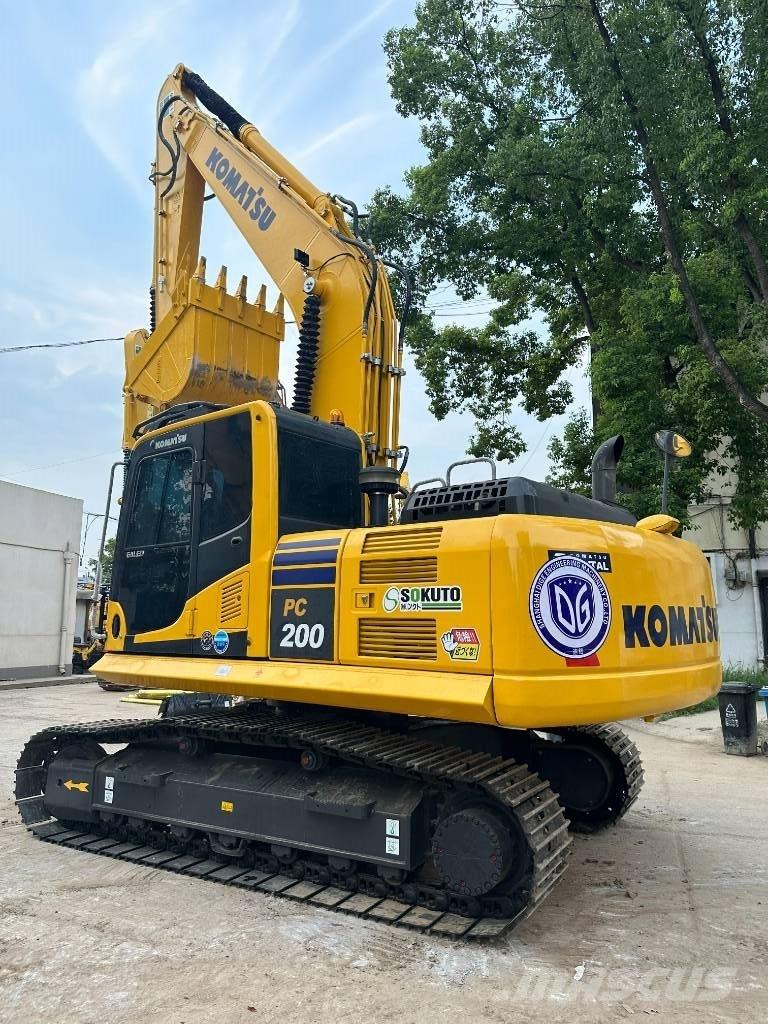 Komatsu PC 200-8 中型油圧ショベル 7ｔ-12ｔ（ユンボ・パワーショベル・バックホー）
