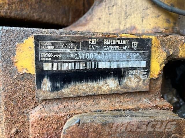 CAT 740 アーティキュレート式ダンプトラック