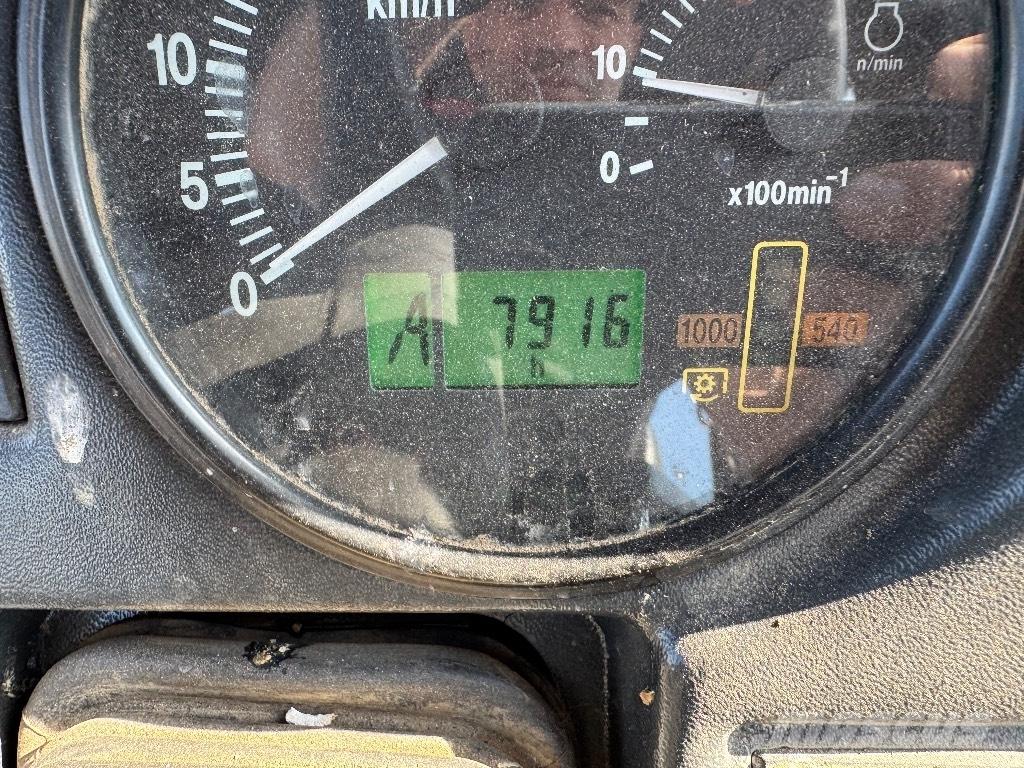 Belarus 1025.4 林業トラクター