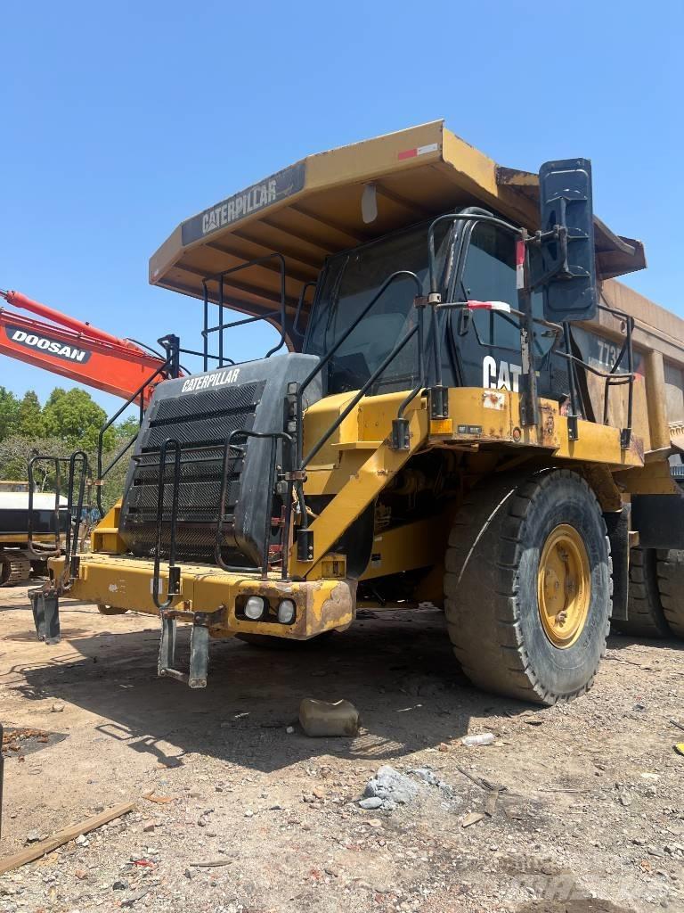 CAT 773F リジットフレーム式ダンプトラック