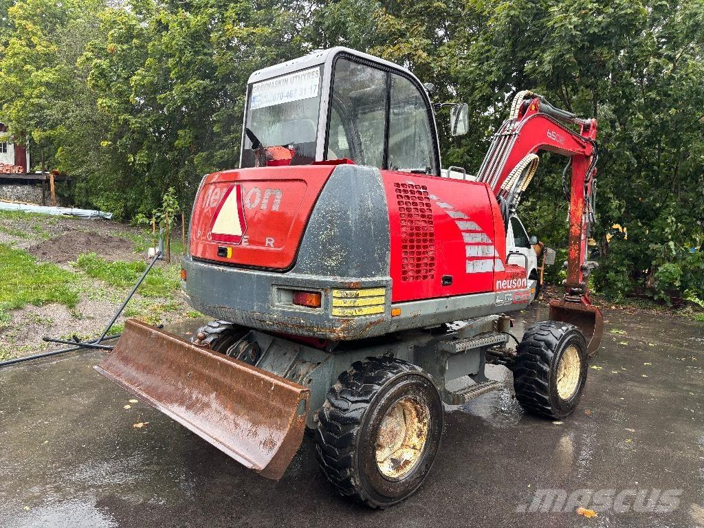 Neuson 6502 ホイール式油圧ショベル（パワーショベル・ユンボ・バックホー）