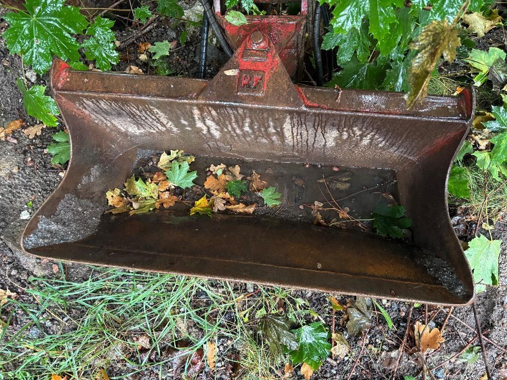 Neuson 6502 ホイール式油圧ショベル（パワーショベル・ユンボ・バックホー）