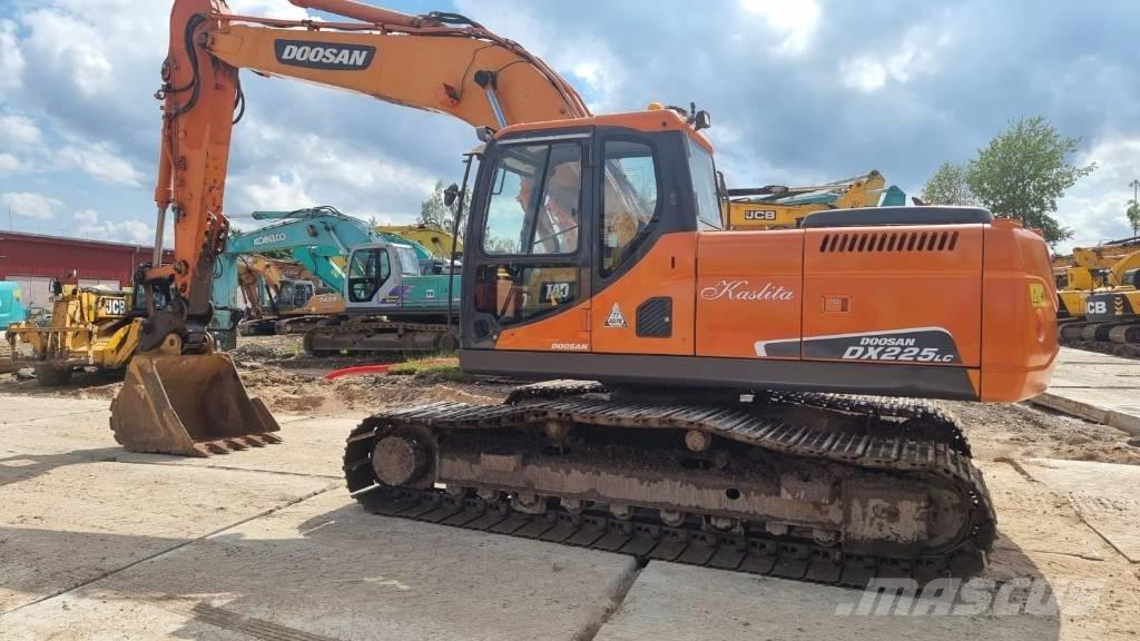 Doosan DX 225 LC 大型油圧ショベル12t以上（パワーショベル・ユンボ）