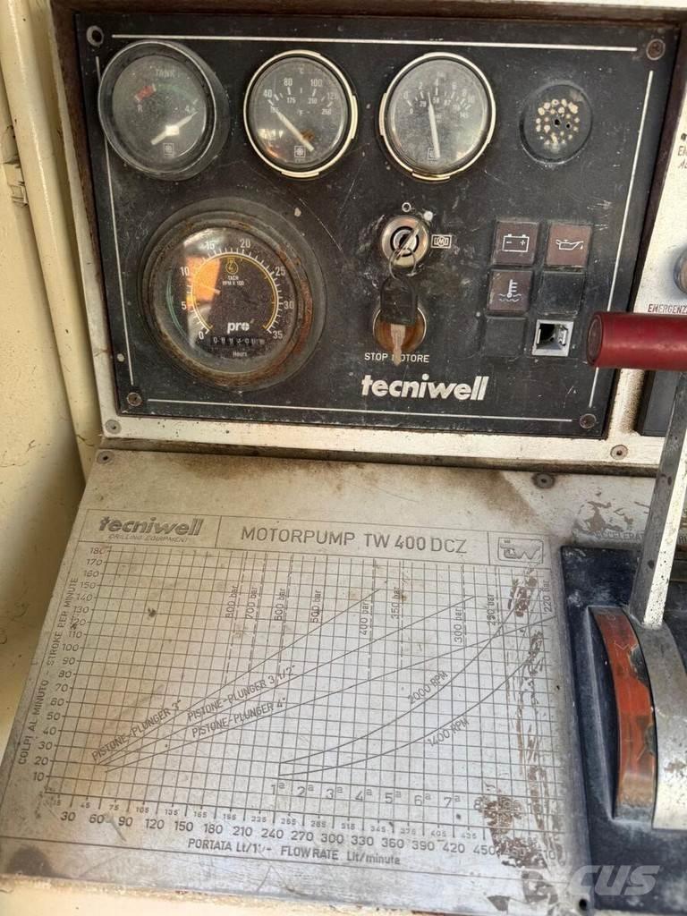  TECNIWELL TW 400 コンクリートポンプ車