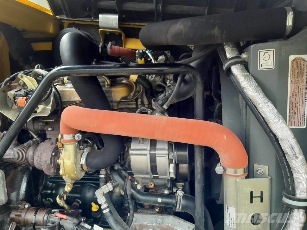 Wacker Neuson EW100 ホイール式油圧ショベル（パワーショベル・ユンボ・バックホー）