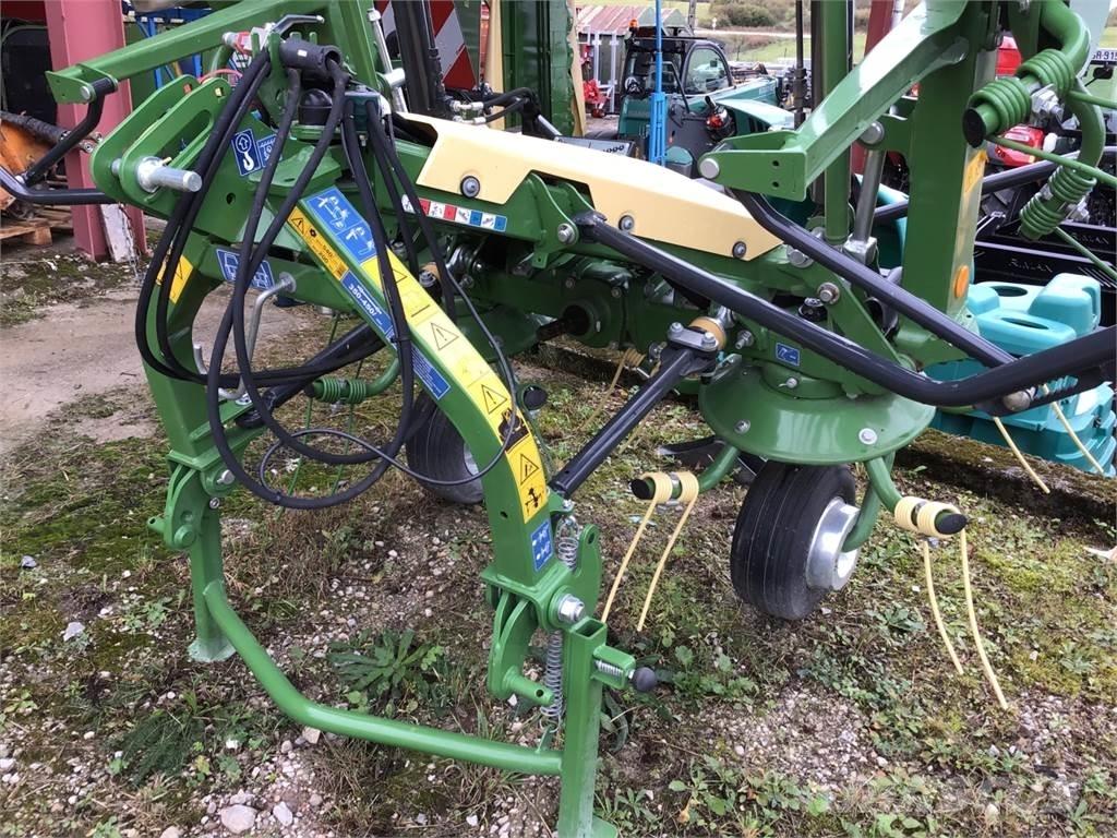 Krone Vendro 820 テッダー・テッダーレーキ