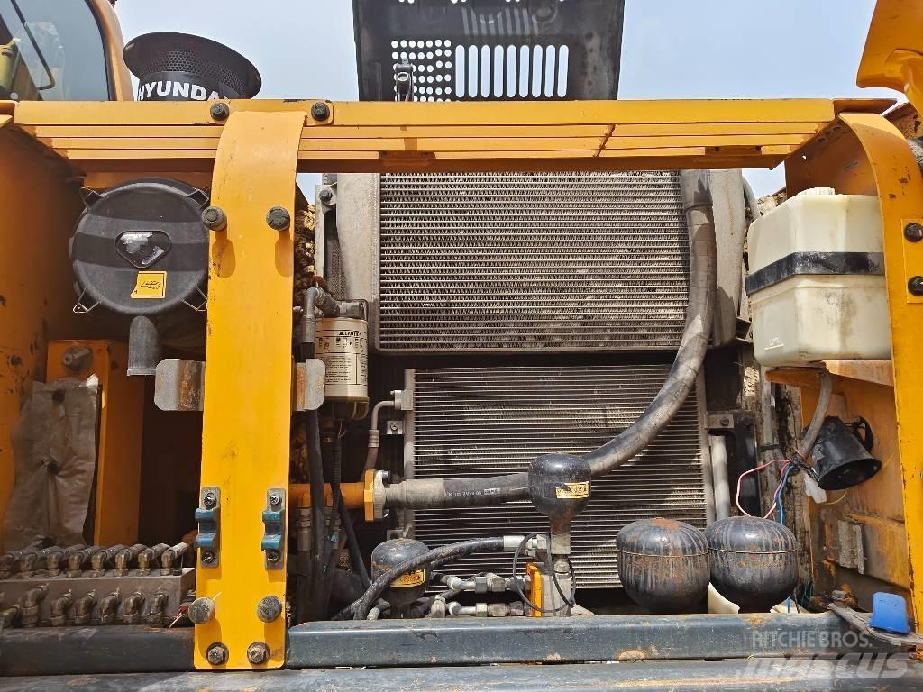 Hyundai R210W-9 ホイール式油圧ショベル（パワーショベル・ユンボ・バックホー）