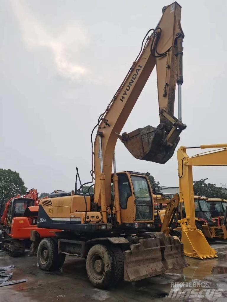 Hyundai R210W-9 ホイール式油圧ショベル（パワーショベル・ユンボ・バックホー）