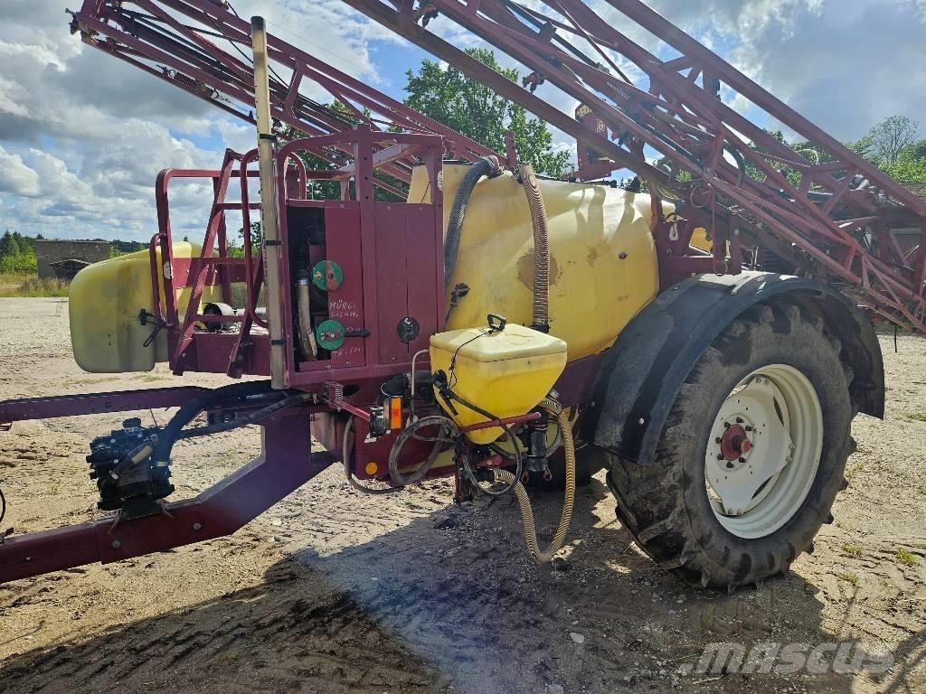 Hardi Commander 2800 牽引型スプレイヤー