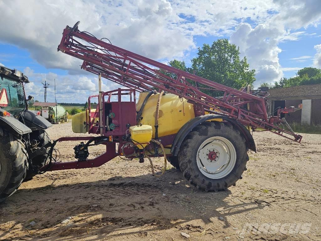 Hardi Commander 2800 牽引型スプレイヤー