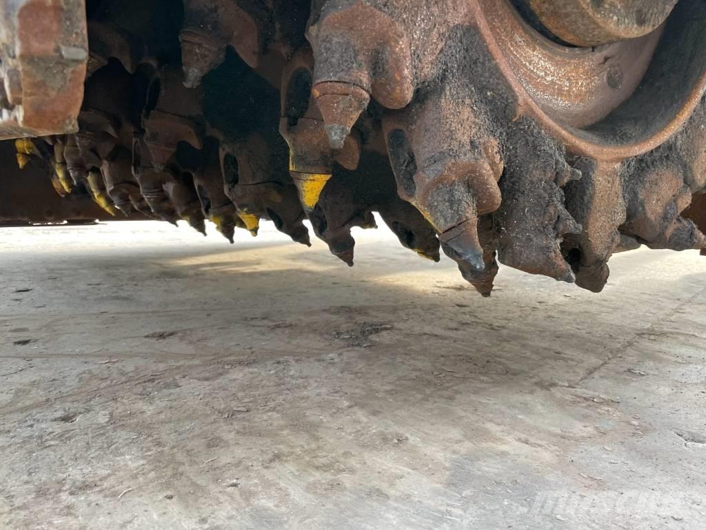 Wirtgen W 210 アスファルトコールドミリングマシーン