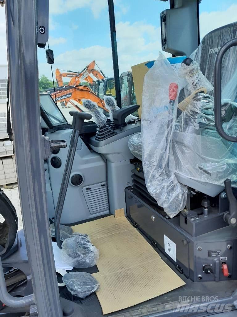 Doosan DX 63-7 ミニ油圧ショベル 7t以下（ミニユンボ・ミニディガー）