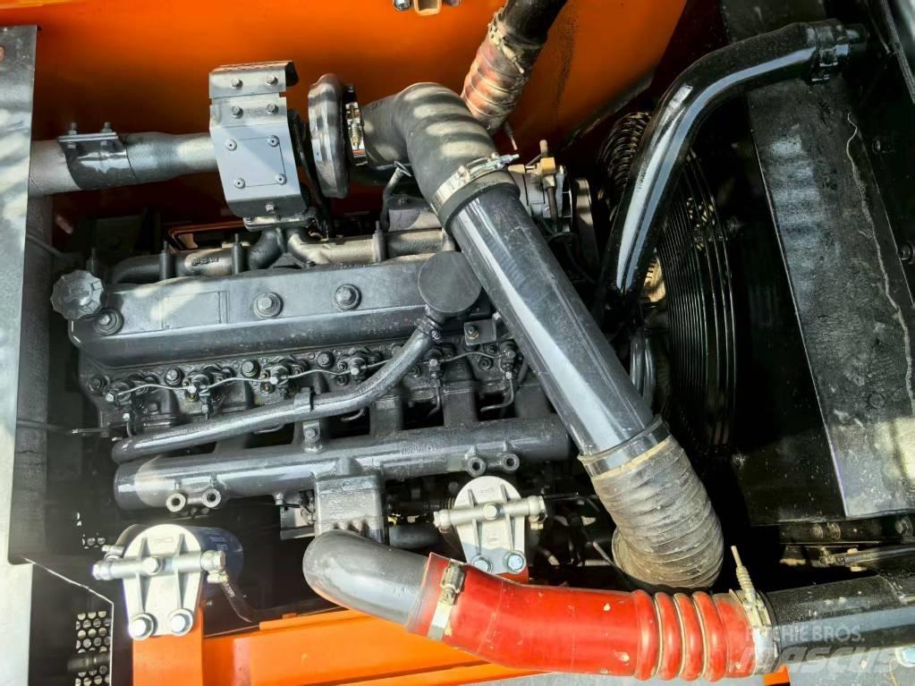 Doosan DX 225 LC 大型油圧ショベル12t以上（パワーショベル・ユンボ）