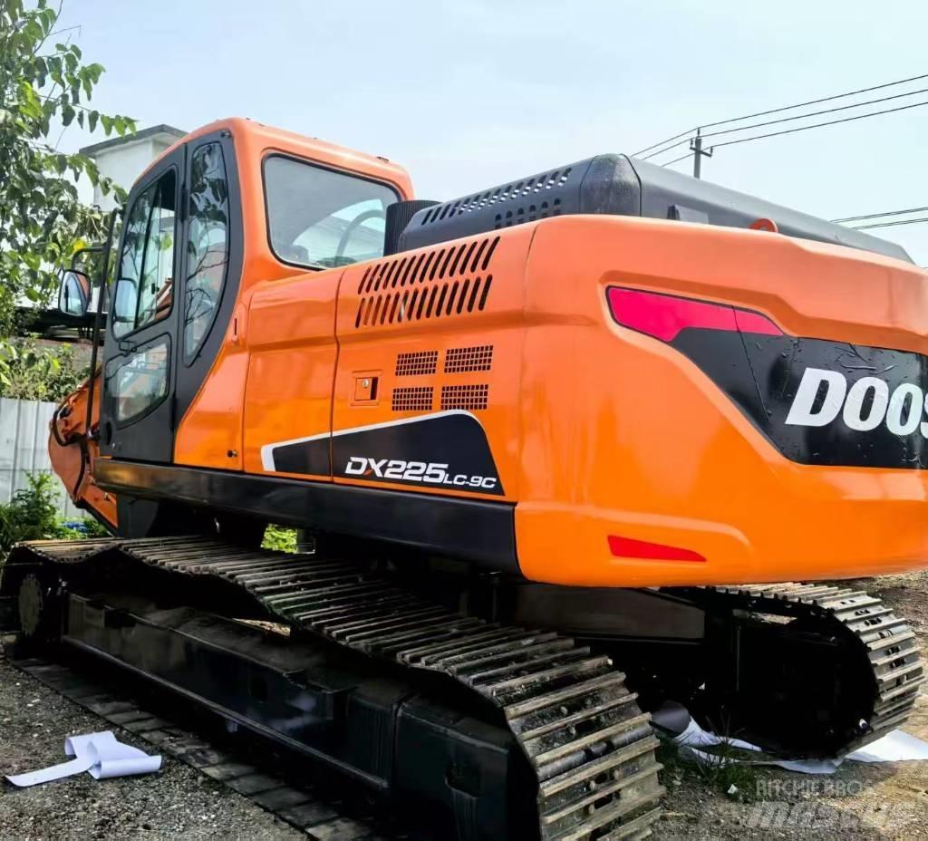 Doosan DX 225 LC 大型油圧ショベル12t以上（パワーショベル・ユンボ）