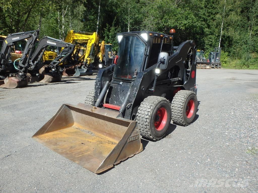 Bobcat S 300 スキッドステアローダー