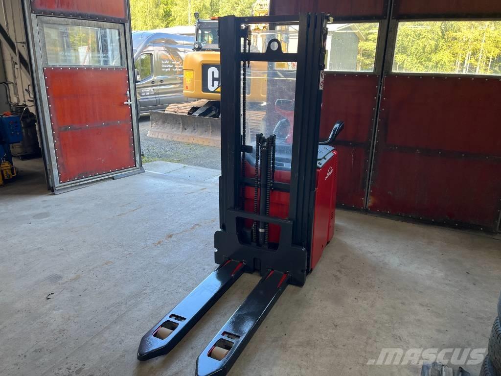 Linde D 14 AP 自走式スタッカー