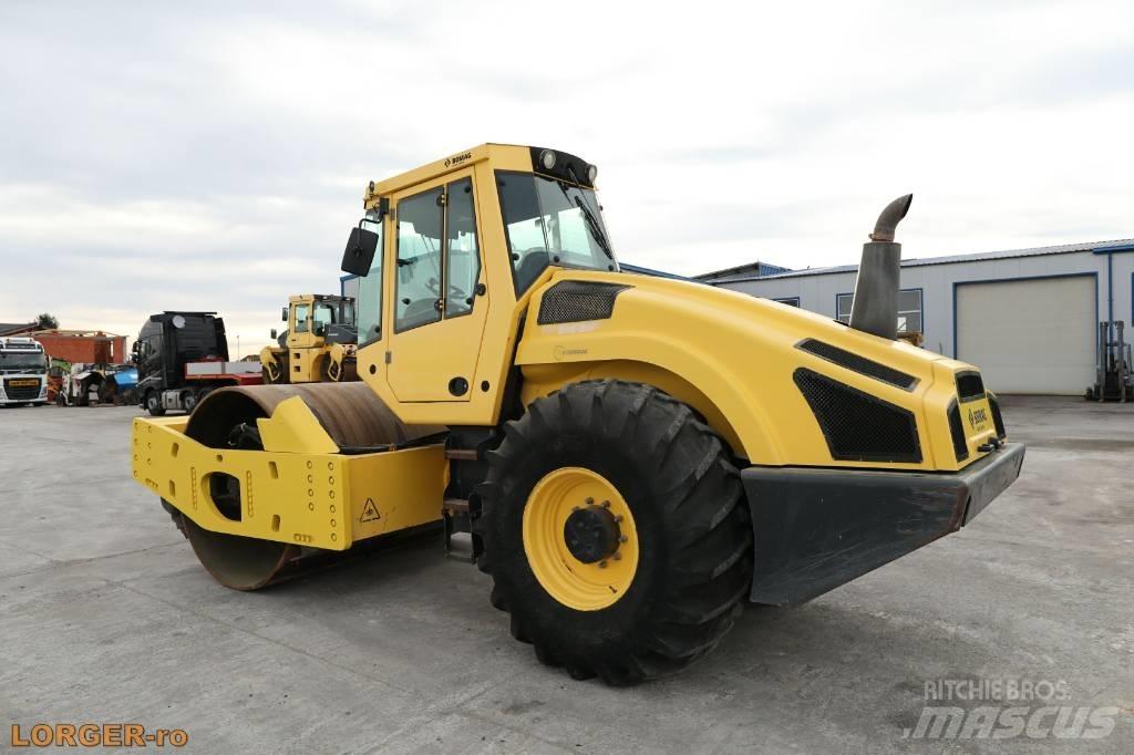 Bomag BW 216 D H-4 振動ローラ