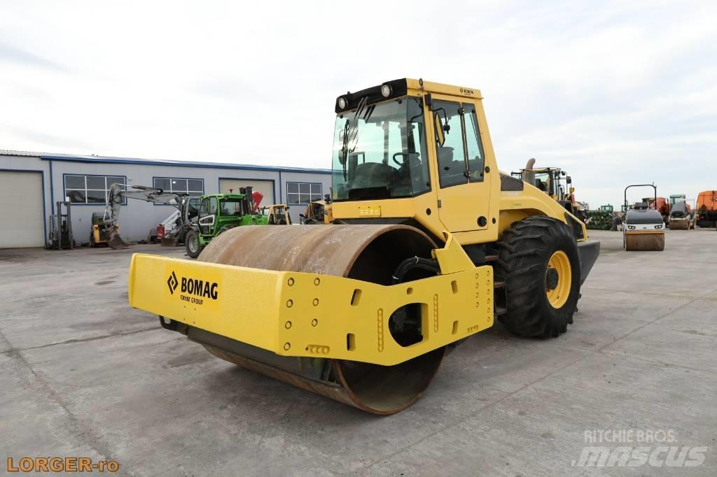 Bomag BW 216 D H-4 振動ローラ