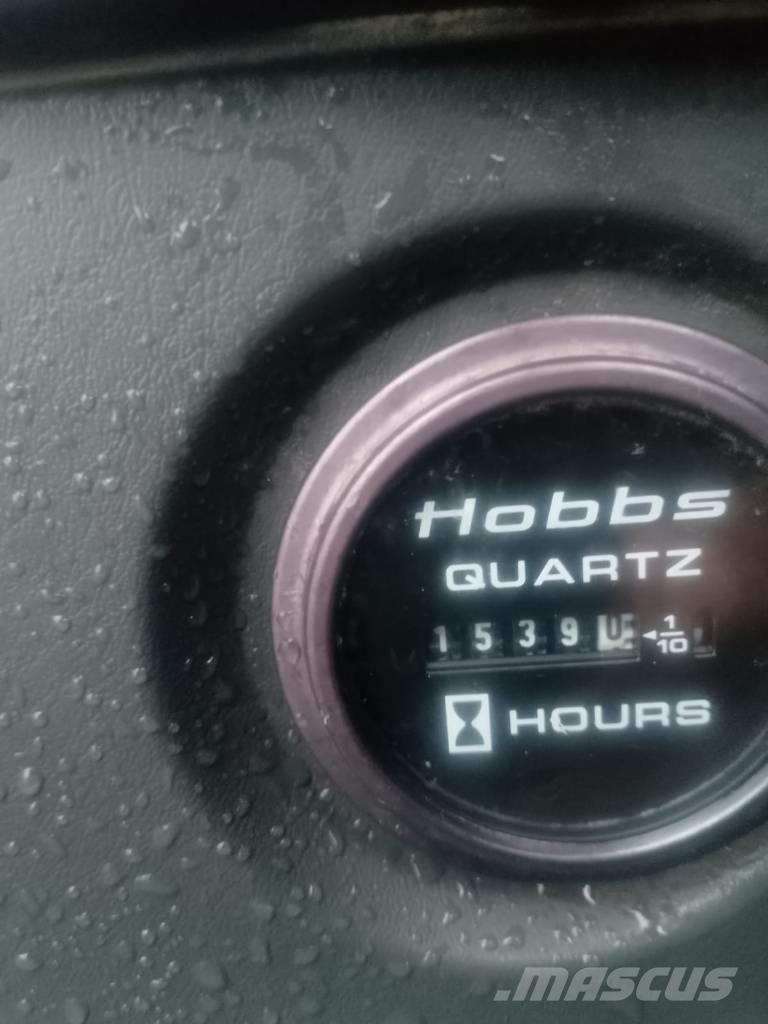 Hyundai 140W-7A ホイール式油圧ショベル（パワーショベル・ユンボ・バックホー）