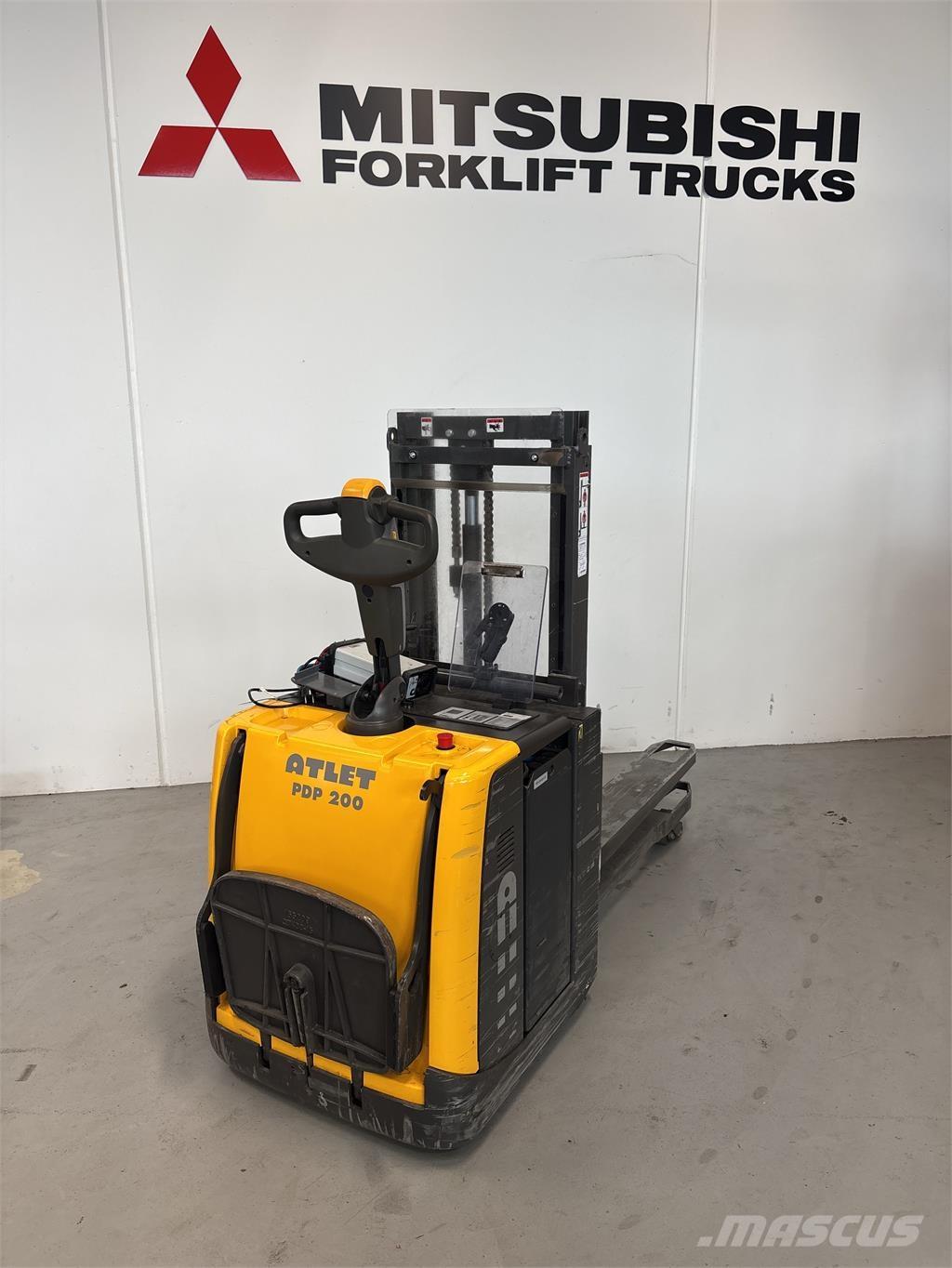 Atlet PDP200 自走式スタッカー