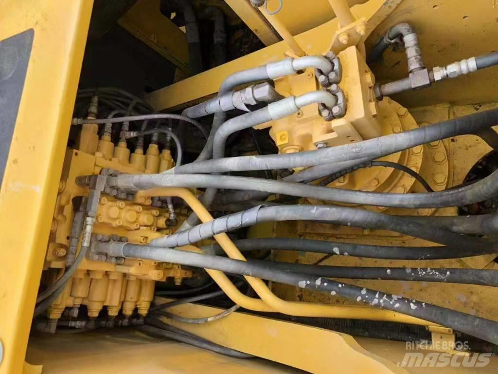 Komatsu 200-7 大型油圧ショベル12t以上（パワーショベル・ユンボ）