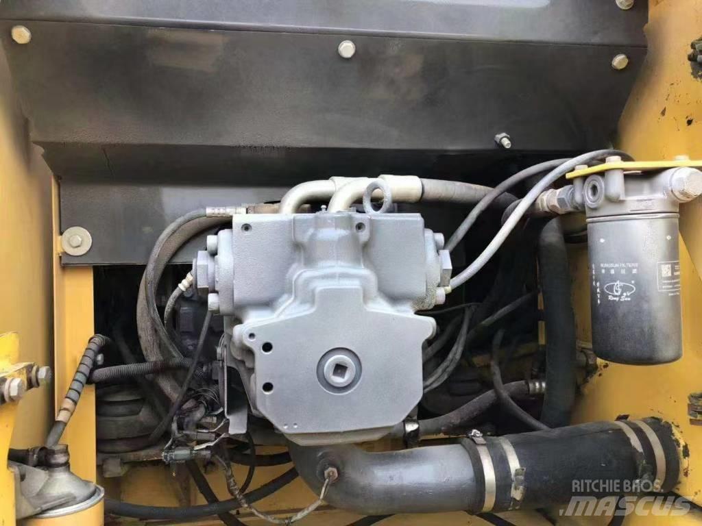 Komatsu 200-7 大型油圧ショベル12t以上（パワーショベル・ユンボ）
