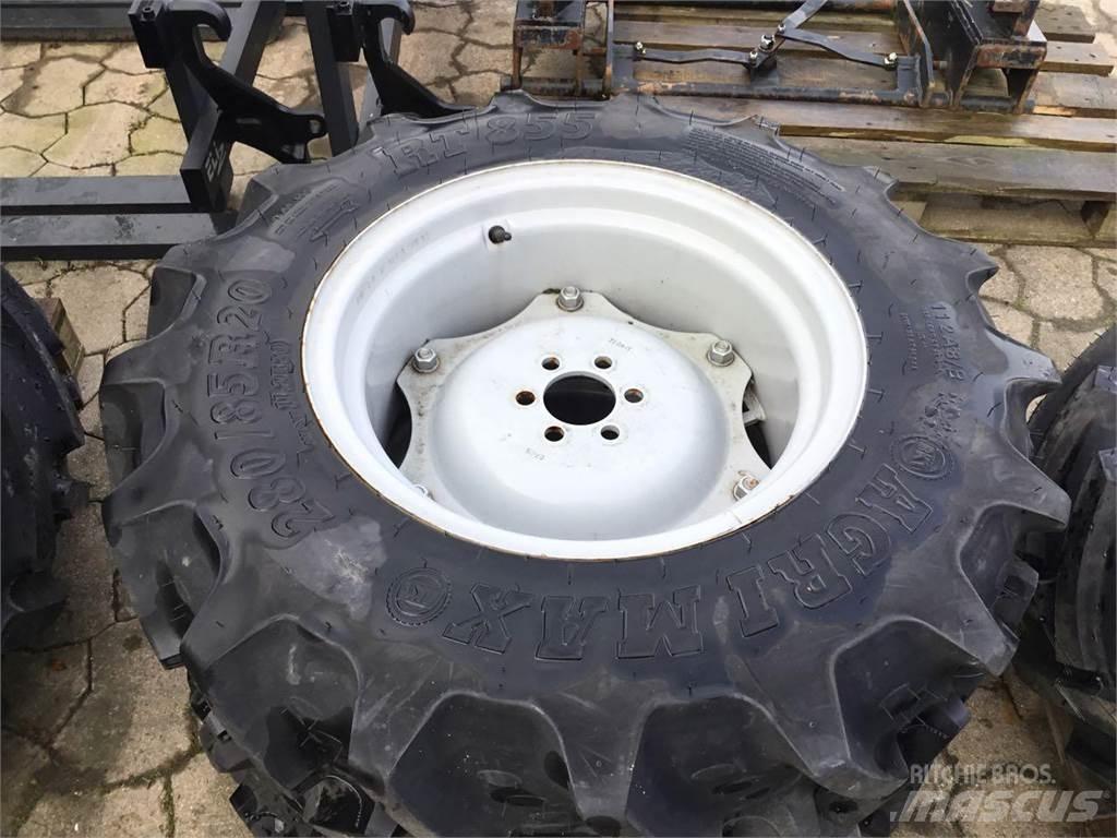 BKT 280/85R20 タイヤ、ホイル、リム