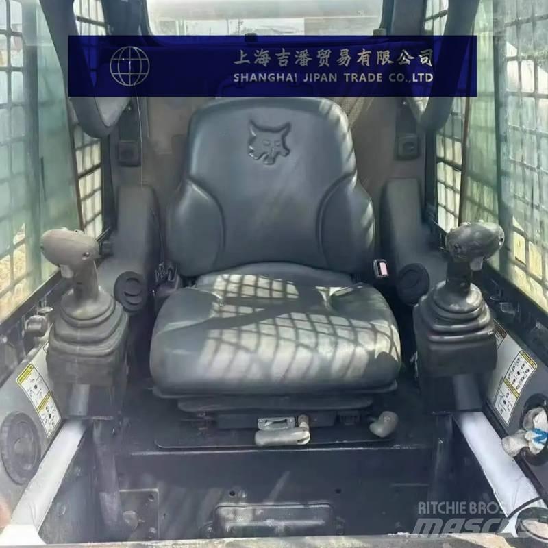 Bobcat S 330 スキッドステアローダー