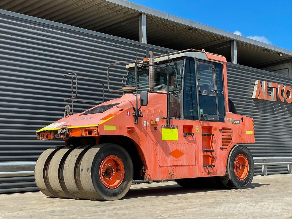 Ammann AP 240 タイヤローラ