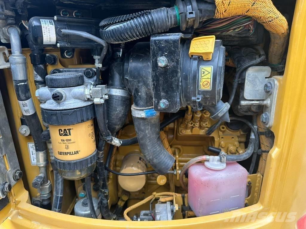 CAT 302 ミニ油圧ショベル 7t以下（ミニユンボ・ミニディガー）