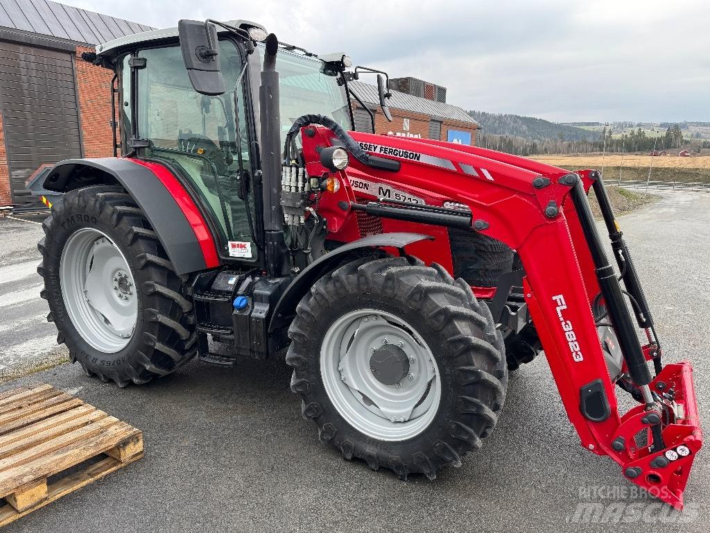 Massey Ferguson 5713 トラクター
