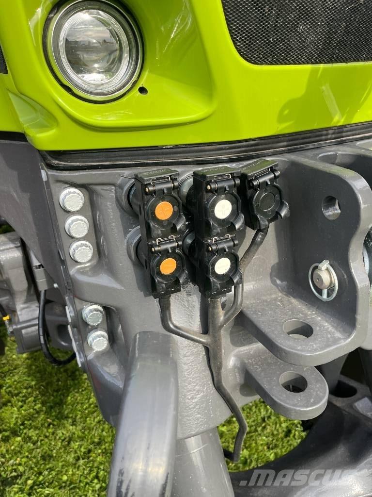 CLAAS AXIO 930 トラクター
