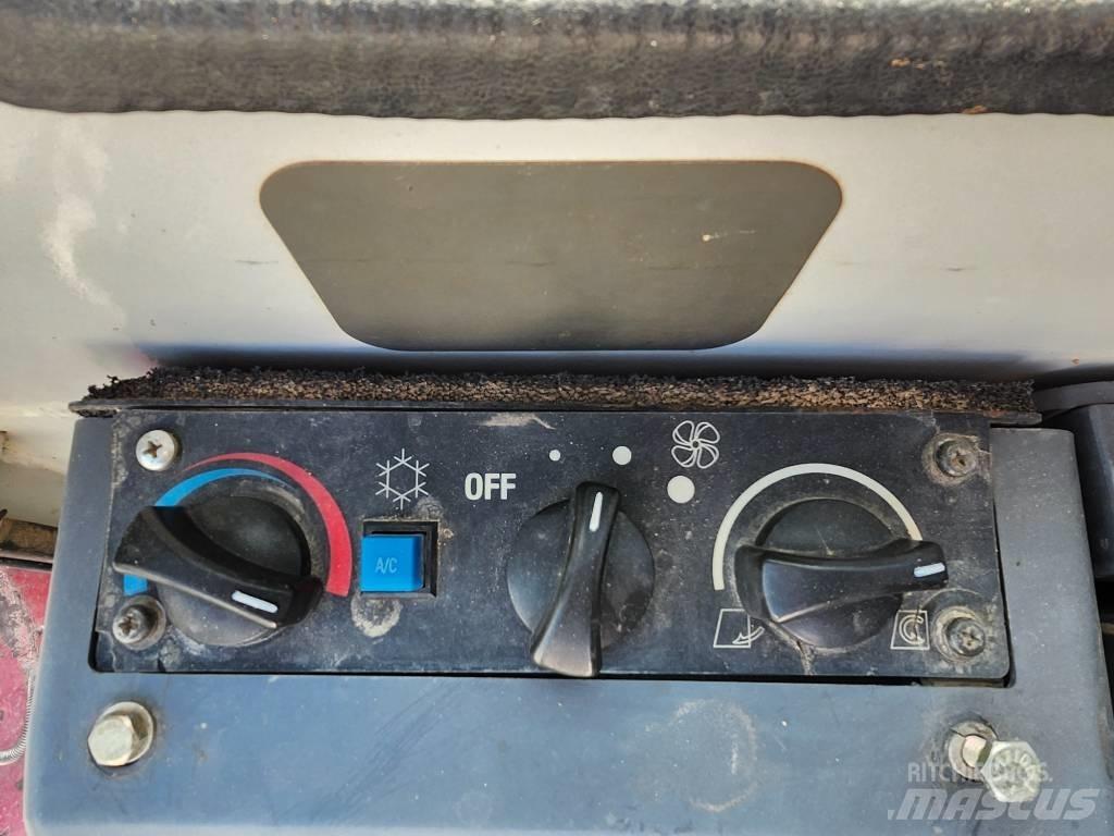 Takeuchi TB 180 FR 大型油圧ショベル12t以上（パワーショベル・ユンボ）