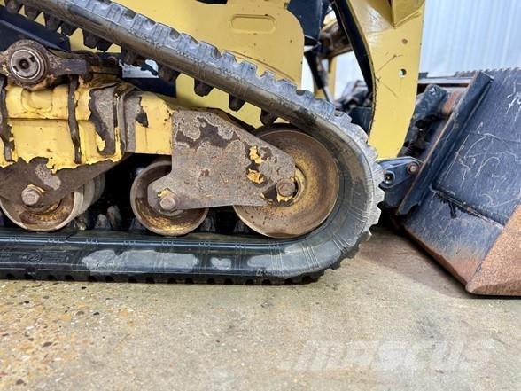 CAT 249D スキッドステアローダー