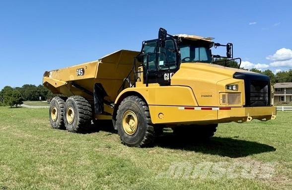 CAT 745 アーティキュレート式ダンプトラック
