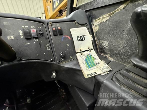 CAT TL642C テレスコーピックハンドラー
