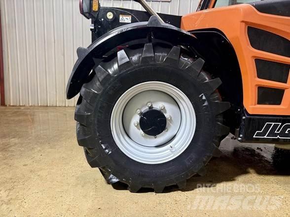JLG 823 テレスコーピックハンドラー