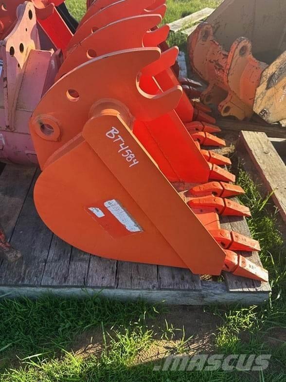 Kubota BT4584 バケット