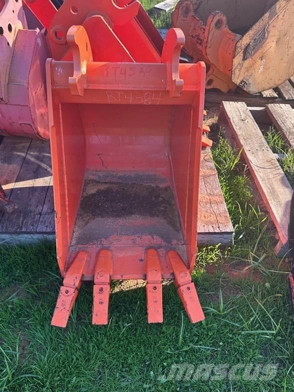 Kubota BT4584 バケット