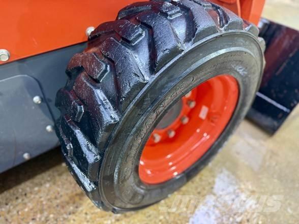 Kubota SSV65 スキッドステアローダー