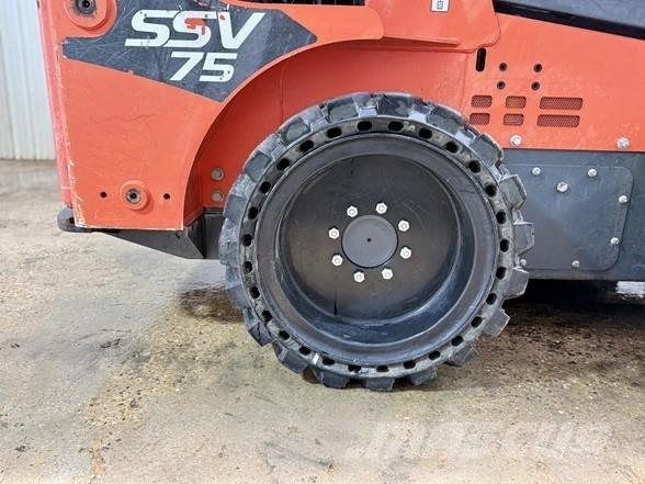 Kubota SSV75 スキッドステアローダー