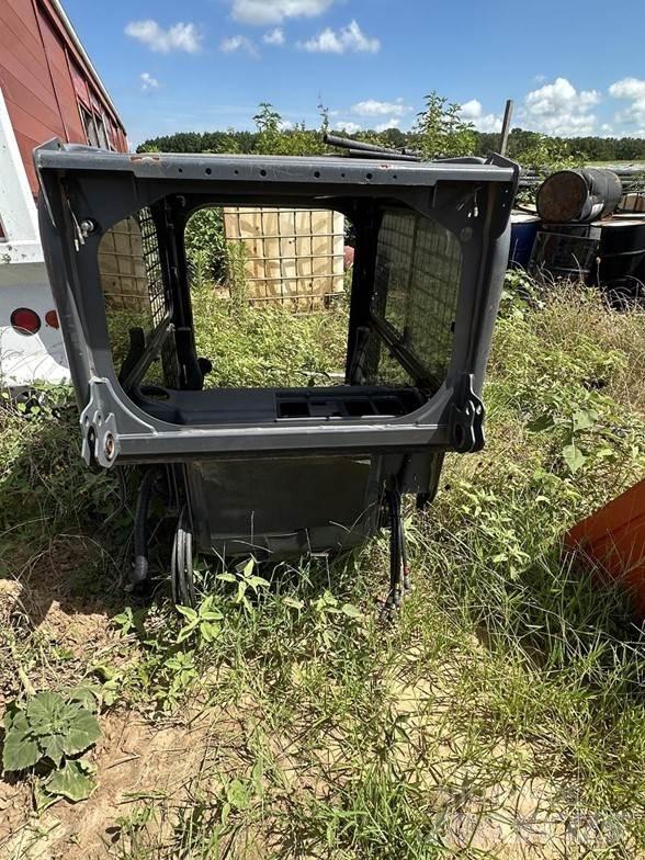 Kubota SVL キャビン及び内装