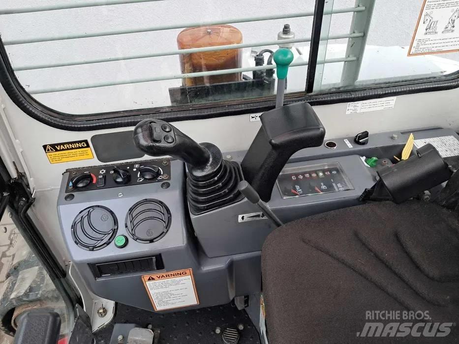 Takeuchi TB 153 FR 大型油圧ショベル12t以上（パワーショベル・ユンボ）
