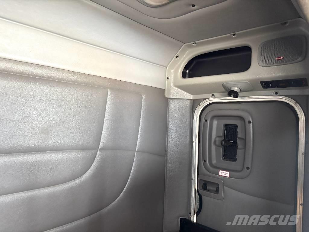 Peterbilt 389 中古トラクターヘッド | トレーラーヘッド